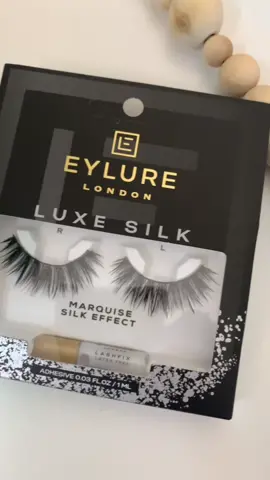 @Eylure lash glue liner + wing stamp made applying these bomb lashes a breeze. Thanks for making my graduation 🧑🏾‍🎓 shoot bomb #lashes #eyelinerhack #graduationshootday 