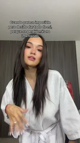 Aferrarme a veces me ha llevado a mucho sufrimiento pero tambien a muchos momentos de felicidad y plenitud #selflove #badbishtips #affirmations #confidence #autoestima #amorpropio 