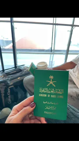 رحلتنا الجميله بدأت 😍  #travel #سفر #الخطوط_السعوديه #اسبانيا #مطار #مطار_الرياض #برشلونه #riyadh #زوجي #spain  #مالي_خلق_احط_هاشتاقات #ترند #اكسبلور 