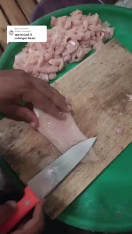 Membalas @nisfatul_anggraini Dipo tong kecil 2 sebelumnya dagingnya dipotong jadi beberapa tergantung besar kecilnya ayam #idejualansateayam #idejualankuliner #idejualan #kuliner #sateayamenak #sateayamponorogo #sateayamkangri #sateayam #makanankhas #caramotongayamyangdisate #sate #fyp #kontensate 