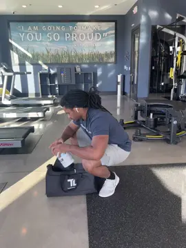 Can’t stay motivated stay consistency it will bring back your motivation 💪🏾✅💯 Tag / Share / Save  Pre workout - @transparentlabs  #fitnessmodel #fitnessinfluencer #fitnessaddicted #brandambassador #athlete #workoutmotivation #onlinefitnesstrainer #kansascitymo #kansas #gymshark #nike #healthylifestyle 