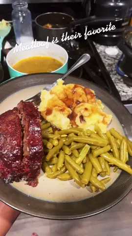 Dinner time #meatloaf #HausLabsFoundation #blacklove #marriage #Love #serving #cater #happyhusband #happyplace #757 #sahm 
