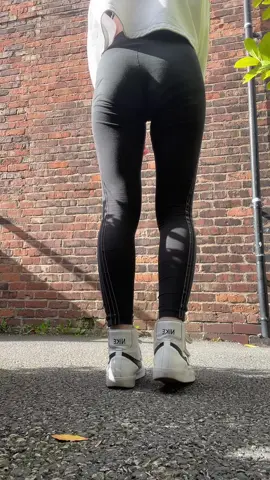 Little bit of footwork 👣#fyp #foryou #foryoupage #fypシ #dance 