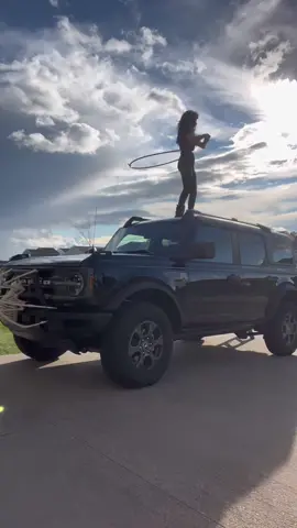No hard tops were harmed in the making of this video  #bronco #fordbronco #fordbronco2022 #broncobigbend #bigbendbronco #broncohacks #ford #builttough #builtwild #truck #bigbend 