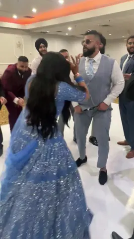 😎🤩 #NoLongiaAKooner #punjabi #engagement #punjabiwedding #family #kalachashmaa