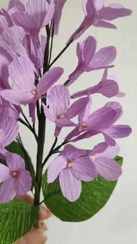 handmade paper lilacs #crepepaperflower #lilac #paperflowers #diyflower #handmade #handmadegifts #papercrafts 