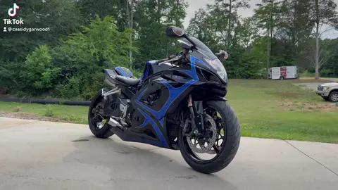 Throwback to some custom paint completed over the summer! #custompaint #gsxr #gsxr1000 #garwoodbuilt #garwoodcustomcycles #gcc #stretchednation 