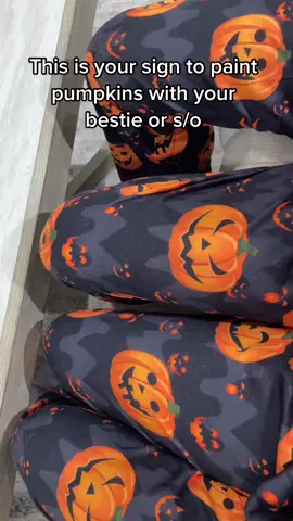 Who do you wanna do this with? 🥰🤪#pumpkinpainting #painting #pumpkin #fall #couple