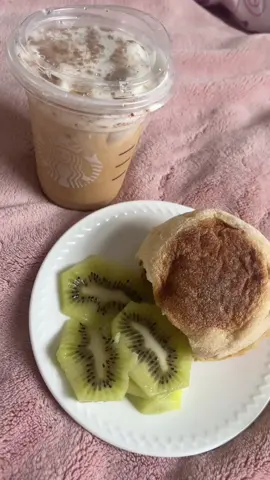 The bagel was literally so good #whatieatinaday #vegetarian #intuitiveeating 