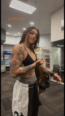 Me+picking up heavy circles 🥰✨💪🏼🫡