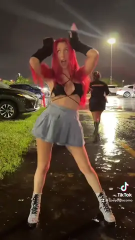 A wild e-girl has appeared! 