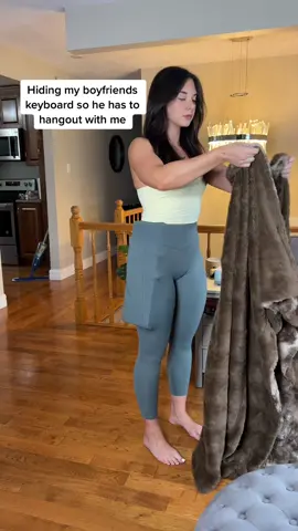 Would you have noticed? 😂🤣 @halara_official #halara #halaraleggings morganveraa for 20% off