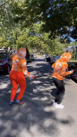 ….because today is Oct. 1st…..and we’re excited about hoodie season❣️✨🍁🍂🍃 tag the Dc of this dance plz!!! We can’t get enough of it!! 😁 #dan#dancee#trendsu#daughter #muo#hoodieseasono#hoodien#contentntentcreator #fyp #foryou #foryoupage #foru 