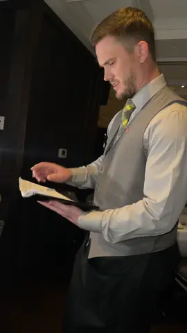 This waiter a menace😩 #fypシ 