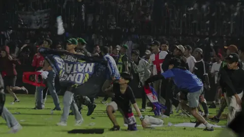 Jadi Saksi Kericuhan, Seorang Aremania Bongkar Kejadian Mencekam yang Tewaskan Ratusan Suporter di Kanjuruhan #fyp #tiktokberita #arema