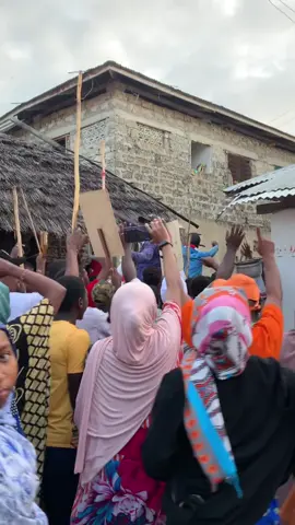 This traditional ceremony is called Bhati..owned by bajuns of Lamu East(Rasini) ,a type that roams the village as people dance while walking around..its a communal dance as kids and adults can join in uninvitedly😍Enjoy bajun ceremonies 🎉😍#bajungirl #fyp #tiktok #coast #kenya #Lamu#Faza #bajun 