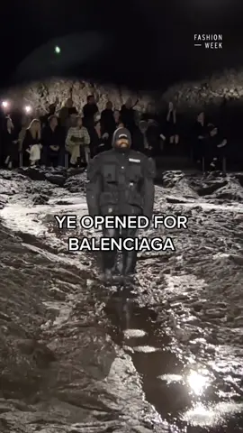 #KanyeWest walking for #Balenciaga is the plot twist we didn’t see coming 💣 What did you think of the collection?  Edit: @alithea / 🤳🏼: handinfire #paris #pfw #parisfashionweek #balenciagas #balenciagamodelchallenge #ye #west #kanye #kanyetok #kanyeeast #fashionweek #balenciagaparis 
