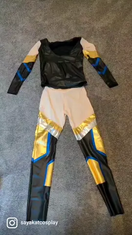 Cosplay tips and tricks: the wonders of powermesh! I love this stuff, never again will my thigh highs fall down in a costume. If you are wondering what costume this is, it's my pharah designed by @gladzykei  #cosplaydetails #cosplaytips #cosplaytutorial #cospositive #cosplaybuild #cosplaycostumemaker #cosplaymaker #cosplayeducator #cosmaker #cosplayproblems #overwatch #overwatchcosplay #overwatchmemes #overwatch2 