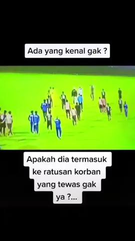 pemantik api , awal mula kejadian #aremania #kanjuruhanstadium #TeamCentury12 #EndlessJourney #malang #aremaout #pssi #indonesia🇮🇩 #fifa #tragediaremania #orangpertamamasuklapangan 