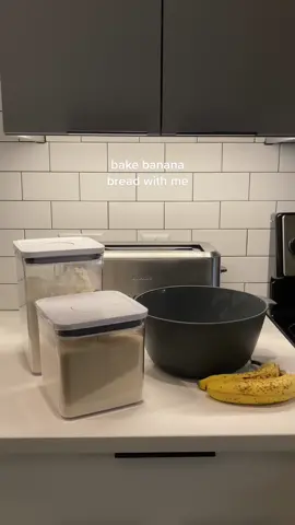 Bake banana bread with me! #BakeWithMe #cookwithme #banannabread #satisfying #bakingrecipe #aesthetic #cleankitchen #EasyRecipe #easybananabreadrecipe