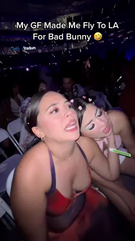 He ended his US tour in LA and she had to be there 🤣🫶🏻 #alexandjessicaa #latinasbelike #couple #badbunny #badbunnypr #latino