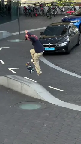 360 Flip in the streets of Amsterdam 🇳🇱 #Skateboarding #amsterdam #360flip #fyp 