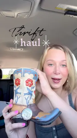 Another tiny thrift haul 🤠 #thrift #thrifted #thrifting #thriftshop #thrifthaul #haul #decor #decoration #thriftshopping #content #contentcreator #thriftqueen 