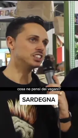 Cosa pensano dei vegani ? 🥶🌱 per altri video seguimi su IG: ilveganoimbruttito 🔥 #vegani #vegano #italia #ilveganoimbruttito #dietavegana #sardegna  #sardo #sarda  #dialettosardo