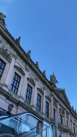 Berlin on a Sunday #shqiptaretneperbote🇦🇱🌍 #museummoment #altesmuseum  #berlintagundnacht 