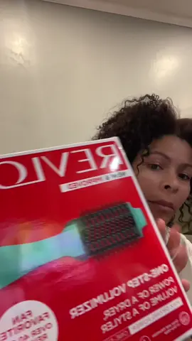 I’ll be trying this again on freshly washed hair this Friday so I’ll see if it works better at blow drying my hair #revlonhairdryerbrush #revlononestep #twistout #twistoutfail #naturalhair 