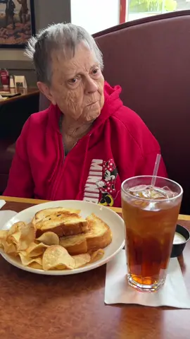 Visiting one of our favorite places @Blu Star Grill Betty and Bob love it! #alzheimer  #alzheimers  #dementia #caregiver 