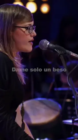 “Dame sólo un beso que me alcance hasta morir...” #TBTikTok #Zoé #luna 