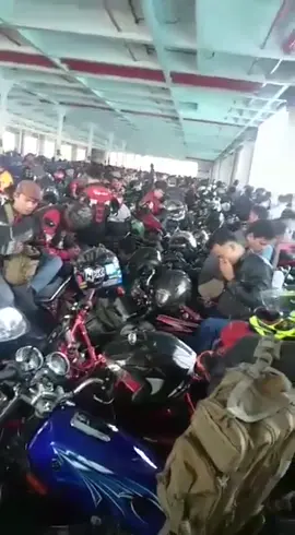 1 kapal raja melintasi laut untuk menghindari acara jamda 3 YRKI pemprov Daerah istimewa Yogyakarta semoga selamat sampai tujuan #yrta #yamahaking👑👑 #jamda #yrki_indonesia #yogyakarta #DIY #rxking #rxkingviral #rxkingnusantara #stadionmaguwoharjoslemanjogjakarta #stadionmaguwoharjo