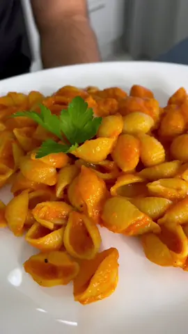 Паста с краным соусом #пастаспомидорами #пастаскраснымсоусом #пастарецепт #простаяпаста #краснаяпаста #рецепт #алексейборисов #рецептынакаждыйдень 