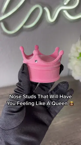 QUEEN 👑 #bodyjewelry #nosepiercing #hellokitty 
