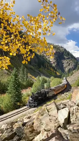 And now, your moment of autumn zen #durangosilvertontrain #railfanning #trainsoftiktok #traintok #trainspotting #railroad #railfan #railroading #railfans #railfansoftiktok #steamtrain #durango #durangocolorado 