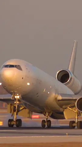 The MD-11 is one of the most majestic aircraft of all time in my opinion! Seen here is the Western Global MD-11F arriving on 28C at Chicago O’Hare during golden hour! #aviation #airplanes #flying #aviationlovers #aviationdaily #aviationgeek #avgeek #avgeeks #airplane #airplanelovers #mcdonnelldouglas #douglasaircraft #md11 #westernglobal #boeing #boeinglovers #ord #ohare #chicago #chicagoairport #landing