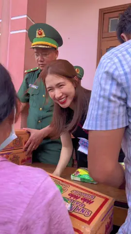 Sống như những đoá hoa ♥️  #hoaminzy 