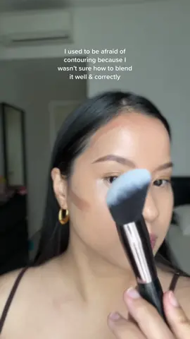 Buffing Brush is made of soft, synthetic bristles so it works on most skin types #makeupbrushes #contourbrush #contouringhacks #buffingbrush 