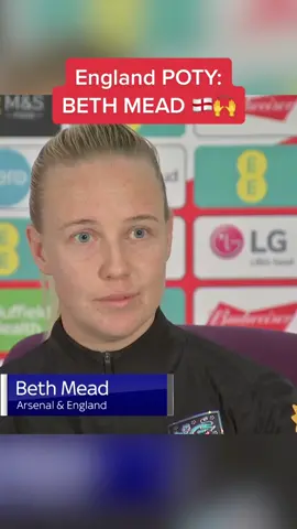 “What a season it’s been for you” “It’s been okay.” 😂 England’s Beth Mead shared her thoughts after she was announced as the team’s player of the year 🏴󠁧󠁢󠁥󠁮󠁧󠁿 #Lionesses #BethMead #WSL #BarclaysWSL #arsenalfc #arsenalwomen #England #EnglandWomen 