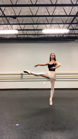 💙 #ballet #ballettok #dance #ballerina #pointeshoes #OverwatchMe #fyp #professional #fun #feet #legs #arms 
