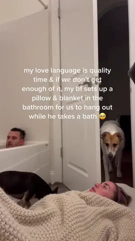 yall take baths alone? Whats that like? #lovelanguages #healthyrelationshiptips #relationshiptiktok 