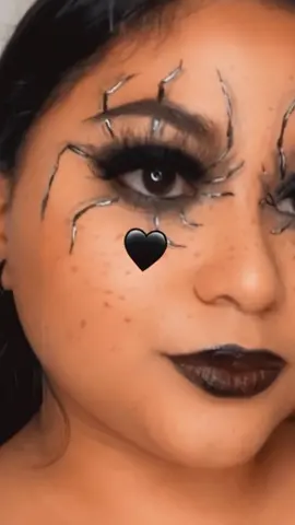 Only used eyeliner for this spooky look! 🕷🎃🖤 #makeuptutorial #makeuptransformation #makeuptutorials #tutorialdemaquillaje #makeupartist #aspiringmua #maquillaje #maquillajetutorial #fyp #foryourpage #MakeupRoutine #halloweenmakeup #halloweencostume #spookyseason #spookyszn #spidermakeup #smokeyeye #parati #paratipage #makeupartistcheck #latinacontentcreator #makeuptutorialvideo 