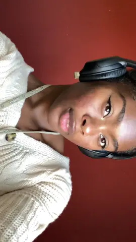 real nice :) • #makeup #acnemakeup #blackgirlmakeup #Eyeliner #simplemakeup #cleangirlaesthetic #aestheticmakeup #october #makeuptransformation #glow #glowin #tiffanyglowss 