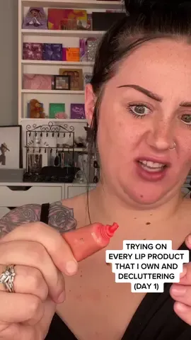 Trying on every lip product that I own and DECLUTTERING (day 1)…😩😅🤧 #declutteringmymakeup #declutteringmylipstick #declutteringmakeup #gettingridofmakeup #expiredmakeup #lipstickdrawer 