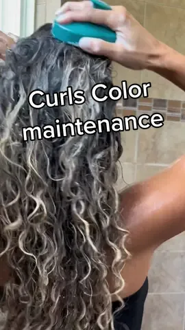 Curls bonding with @olaplex #olaplex #olaplex4c #olaflex @sephora #olaflex #curlyhairroutine #colorcurlyhair #bondcurlrehab #blondecurls #curlyhairproblems #curlygirl 