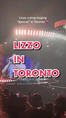 @lizzo shed a tear during a special performance of “special” in Toronto #lizzo #lizzospecialtour #toronto 