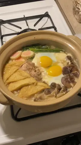 miso nikomi udon 🍥 its cozy simmering noodle soup season #misoudon #nikomi #stew #miso #donabe 