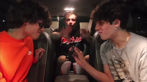 LIKE CMON MATT.. #mattsturniolo@Matt @Christopher Sturniolo @nicolassturniolo #fyp #videostar 