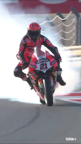 Smokey Saturday morning for Rinaldi at Portimao 👀💨 #PRTWorldSBK 🇵🇹 #WorldSBK #Motorcycle #Motorsport #Racing